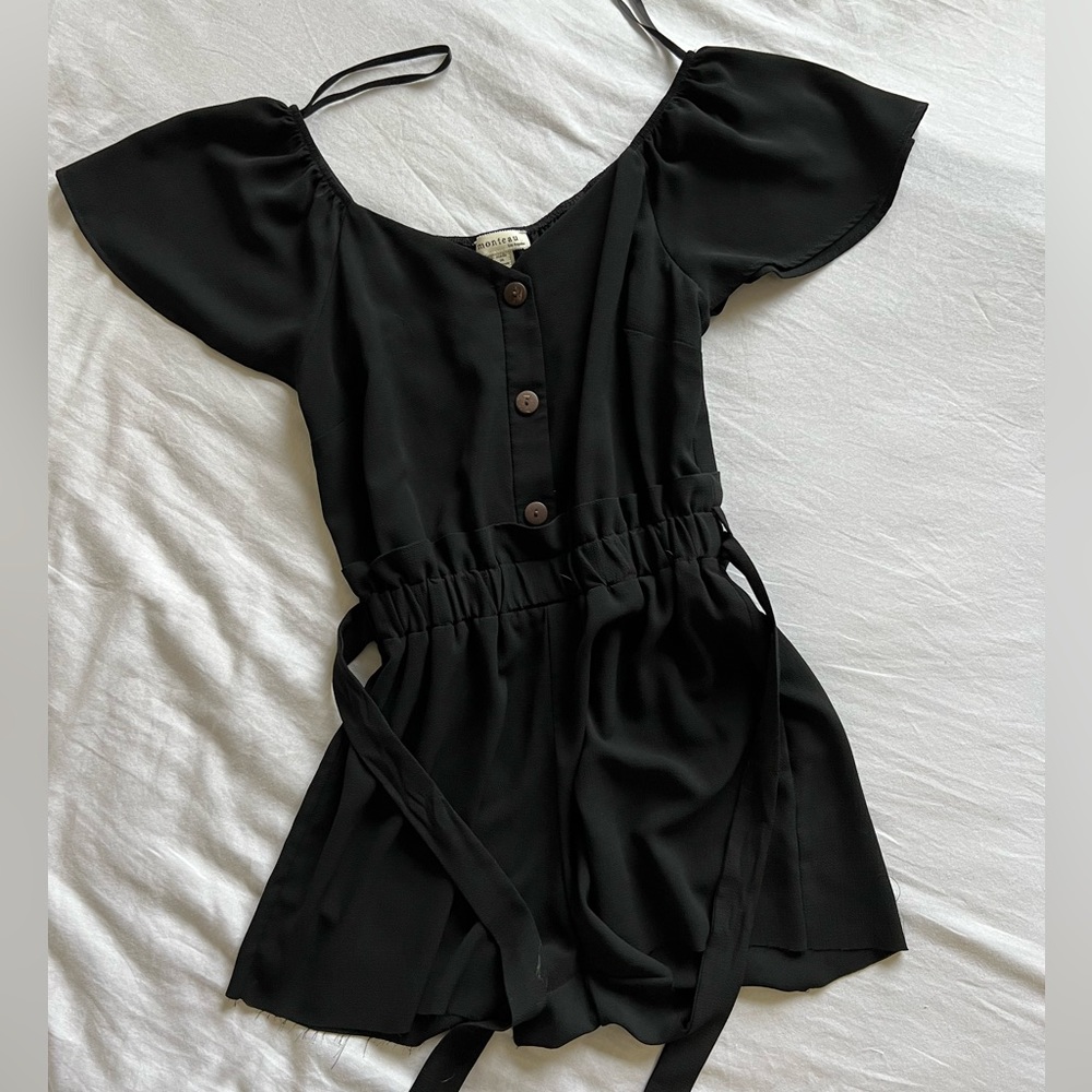 Cute button down ruffle short-sleeve romper